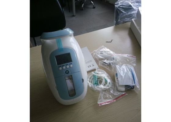ใช้ในบ้าน Oxygen Concentrator เครื่องจ่ายออกซิเจนแบบพกพาพร้อมอะแดปเตอร์ในรถยนต์ 1 ~ 5L / นาทีเสียงรบกวนในการทำงาน≤45dB