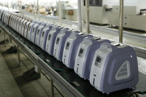 อัตราการไหล 1 ~ 3L เครื่องทำให้ชื้นหัวออกซิเจนแบบพกพาพร้อมระบบปรับสมดุลความร้อนตัวกรอง HEPA